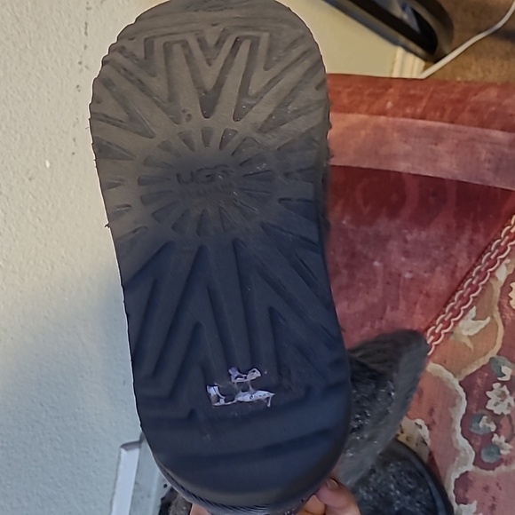 Like New: UGG lattice cardy II Grey button sweater winter boots Size 8 - Picture 9 of 12